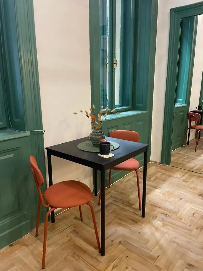 Green Mirror Apartment Budapest